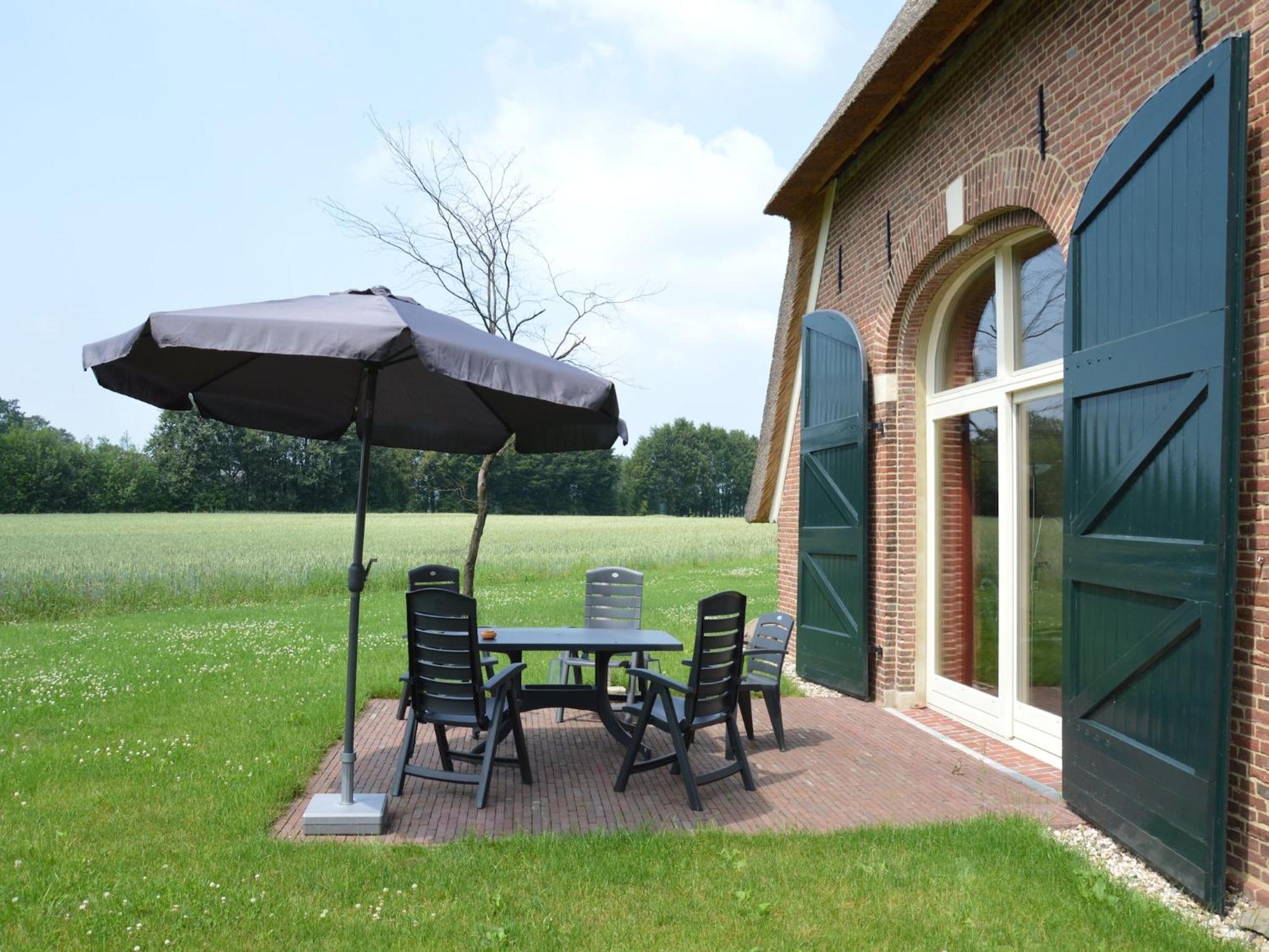 Quaint Farmhouse In Geesteren With Meadow View Luaran gambar